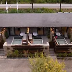 Sylvia & Luxury 4*
