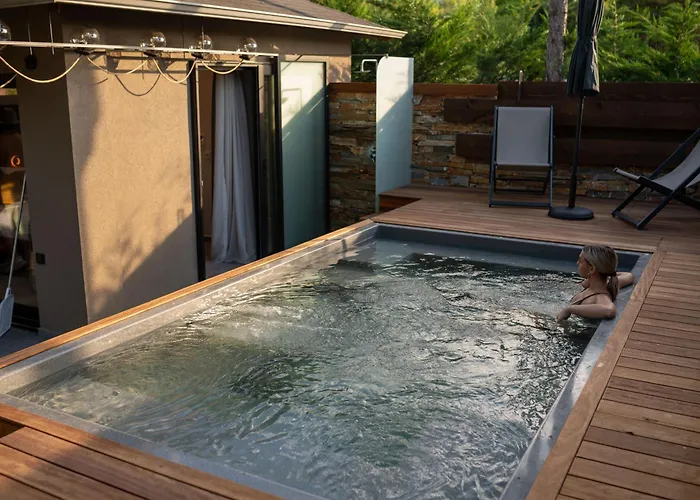 Aparthotel Sylvia & Luxury Suites, Panel Hospitality Homes & 4*