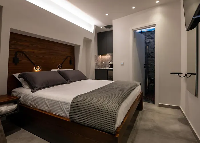 Sylvia & Luxury Suites, Panel Hospitality Homes &