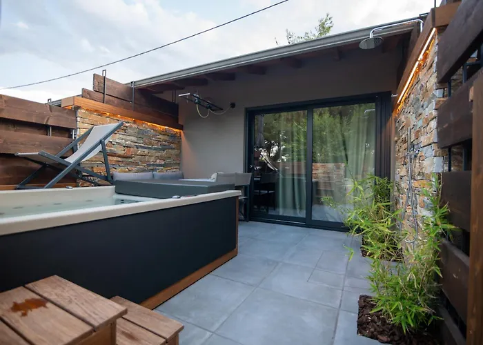 Sylvia & Luxury Suites, Panel Hospitality Homes & 4* Litochoro