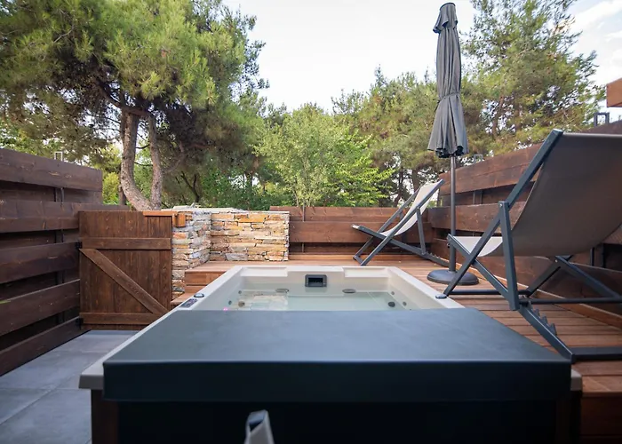 Aparthotel Sylvia & Luxury Suites, Panel Hospitality Homes & 4*