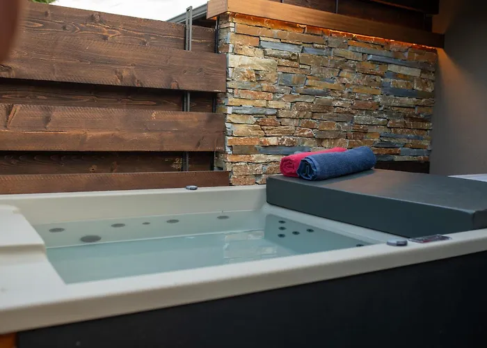 Sylvia & Luxury Suites, Panel Hospitality Homes & 4*