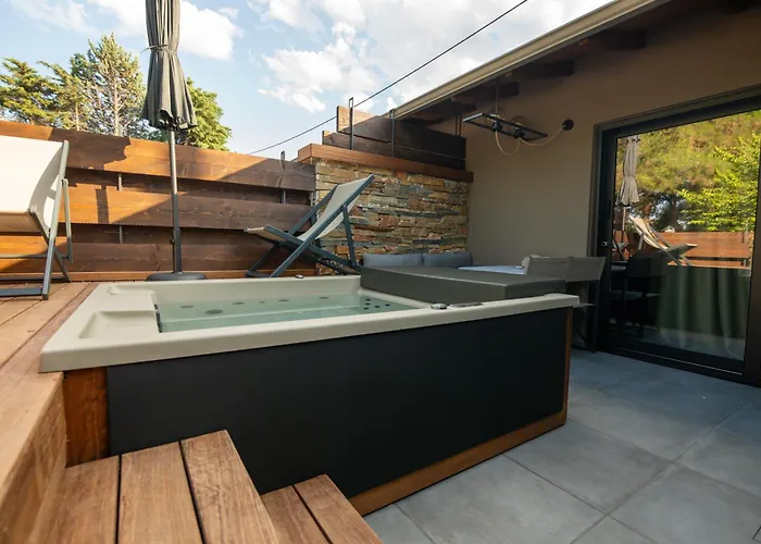 Sylvia & Luxury Suites, Panel Hospitality Homes & Aparthotel Litochoro