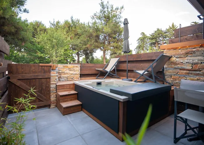 Aparthotel Sylvia & Luxury Suites, Panel Hospitality Homes & 4*