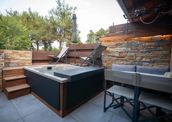 Sylvia & Luxury Suites, Panel Hospitality Homes &