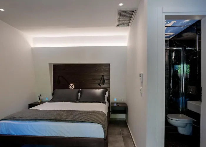 Sylvia & Luxury Suites, Panel Hospitality Homes & Aparthotel 4*