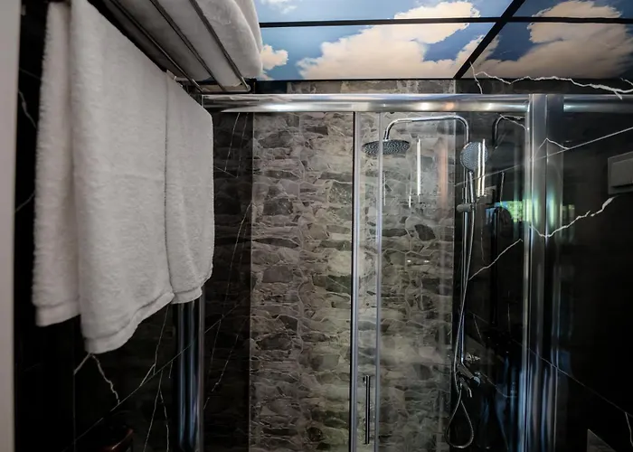 Sylvia & Luxury Suites, Panel Hospitality Homes & Litochoro