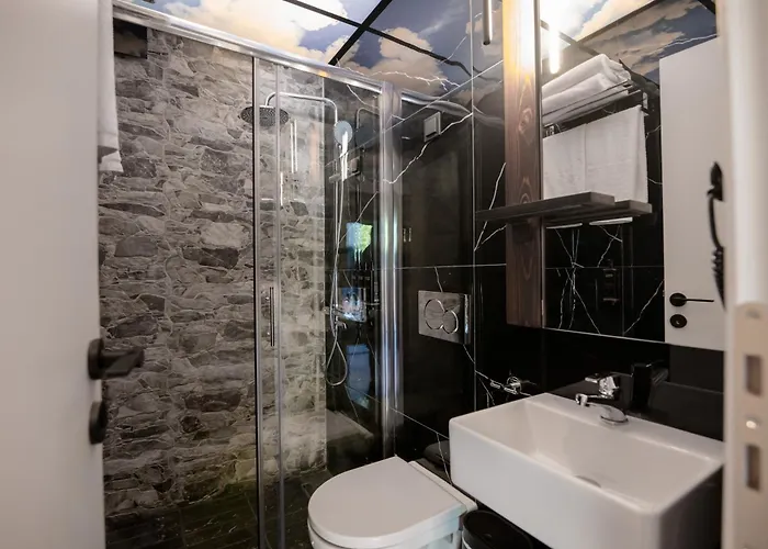 Sylvia & Luxury Suites, Panel Hospitality Homes &