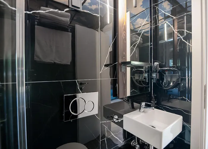 Sylvia & Luxury Suites, Panel Hospitality Homes &