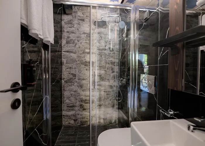 Aparthotel Sylvia & Luxury Suites, Panel Hospitality Homes & 4*