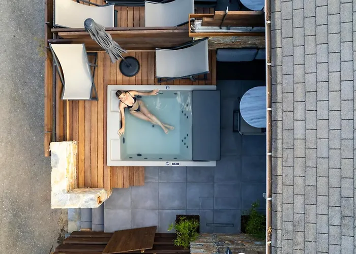 Sylvia & Luxury Suites, Panel Hospitality Homes & 4*